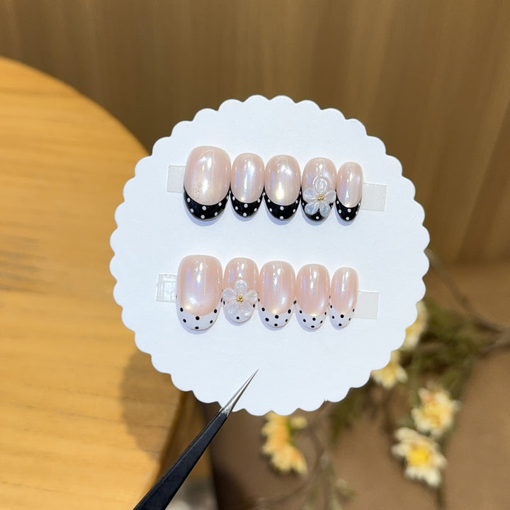 Decorative artificial nails with elegant accents Kalsten