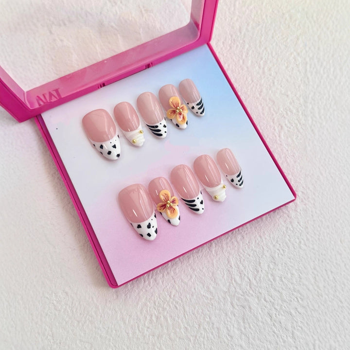 Artistic Press-On Nail Art Set with Floral and Patterned Designs