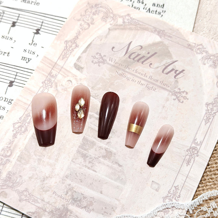 Luxurious artificial nails with glamorous decorations Kalsten
