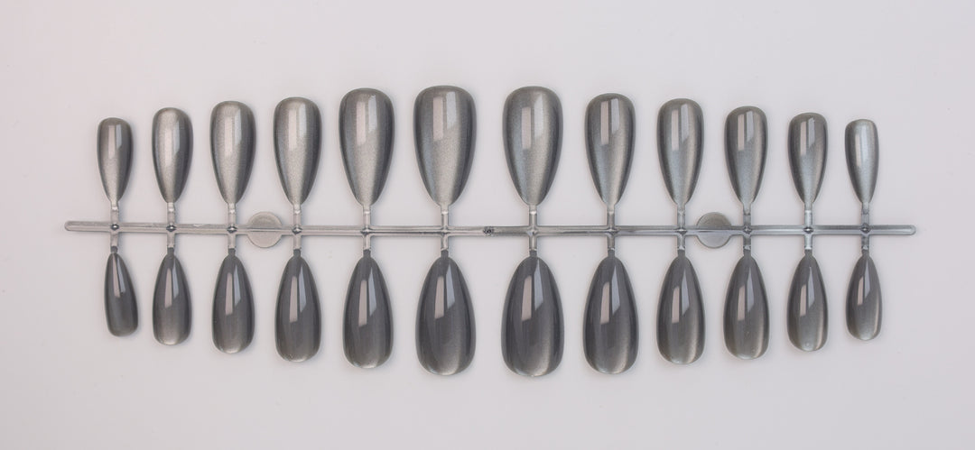 Artificial nail set with shimmering designs Kalsten