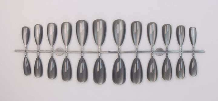 Artificial nail set with shimmering designs Kalsten