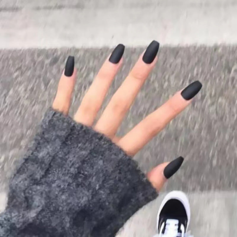 Frosted artificial nails in an elegant design Kalsten