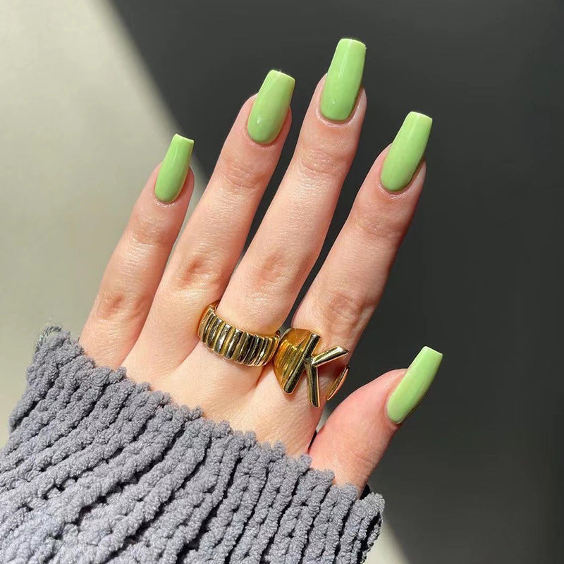 Stylish artificial nails in elegant gloss finish Kalsten