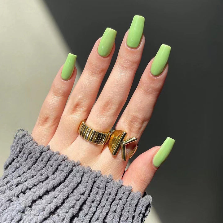 Stylish artificial nails in elegant gloss finish Kalsten