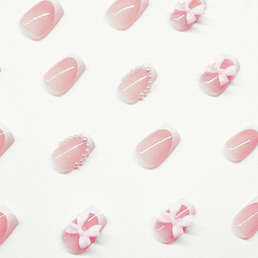 Artificial nails with elegant bows and pearl embellishments Kalsten