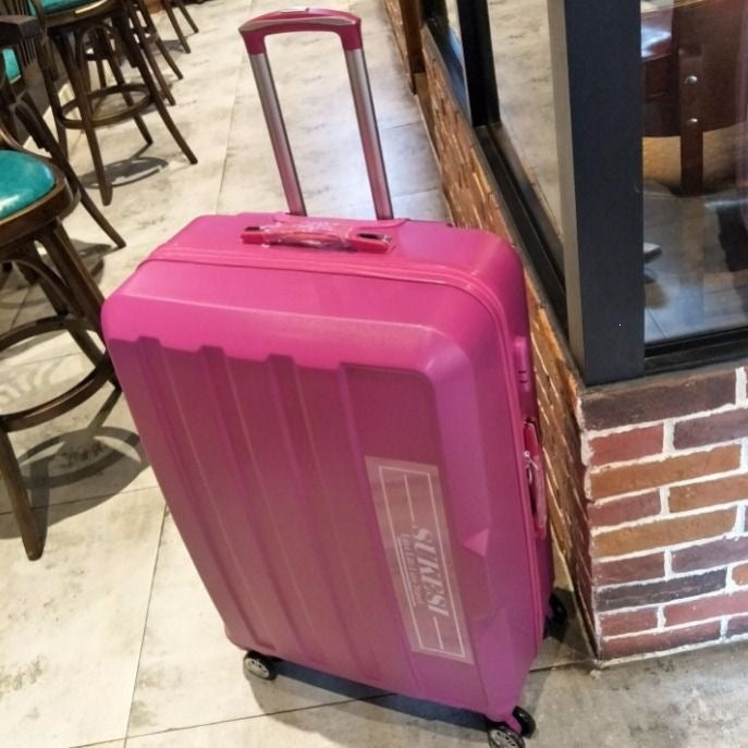 Hard-shell suitcase with quiet 360-degree wheels Kalsten