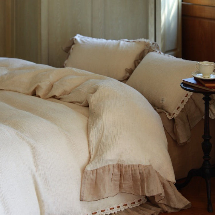 Bedding set in muslin quality with ruffle and crochet border