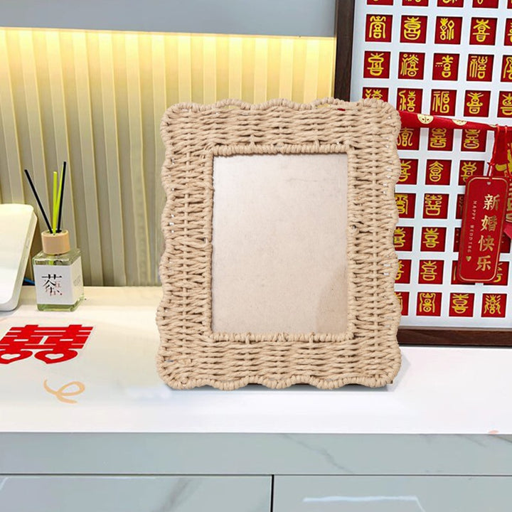 Playful picture frame in rattan style Kalsten