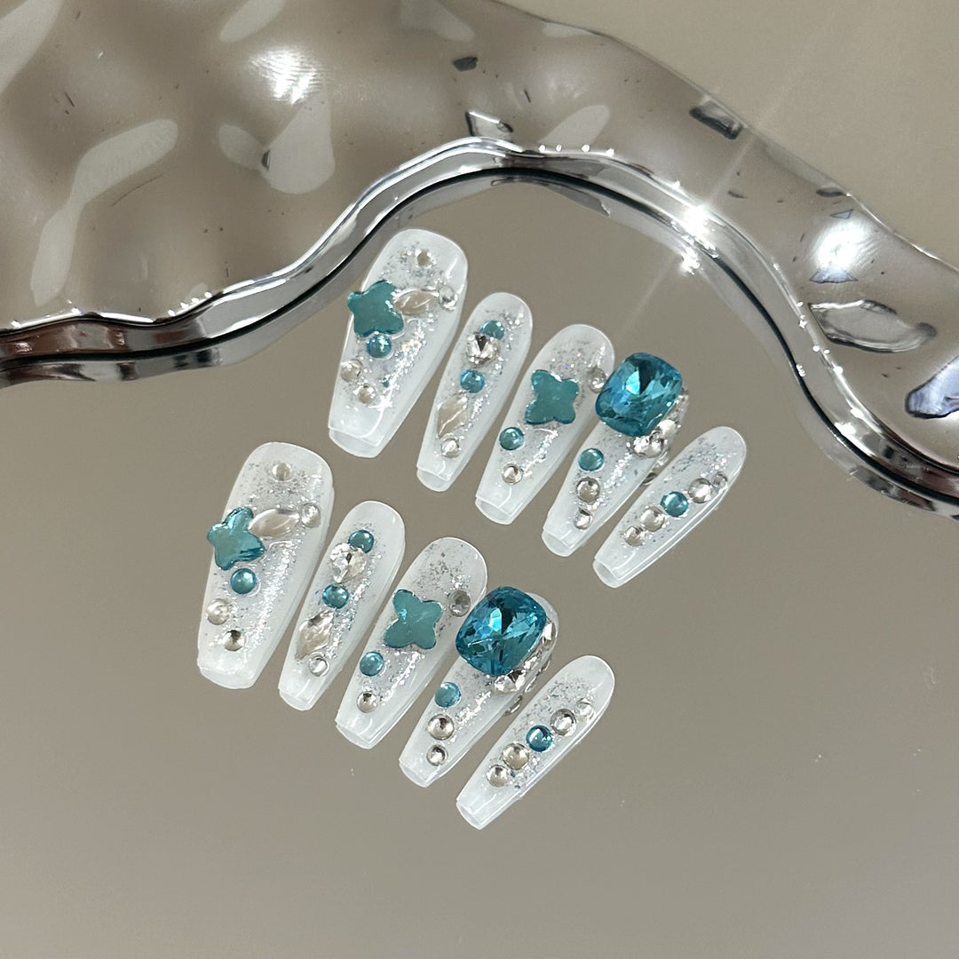 Elegant Decorative Press-On Nail Art Set