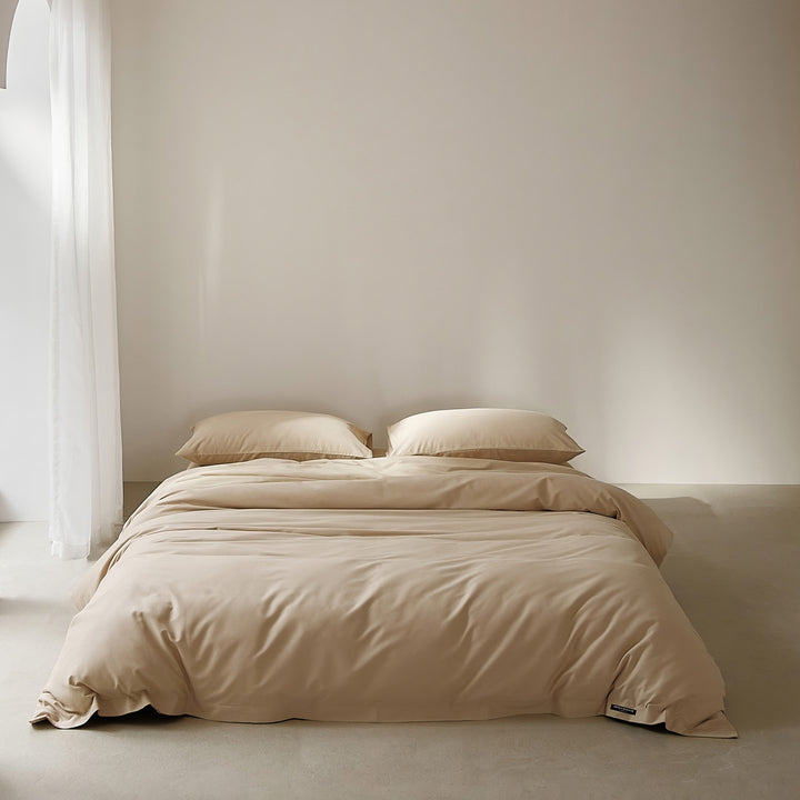 Cotton bedding set with satin finish and zipper