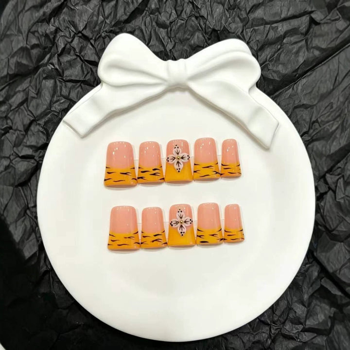 Artistic Gradient Press-On Nail Set