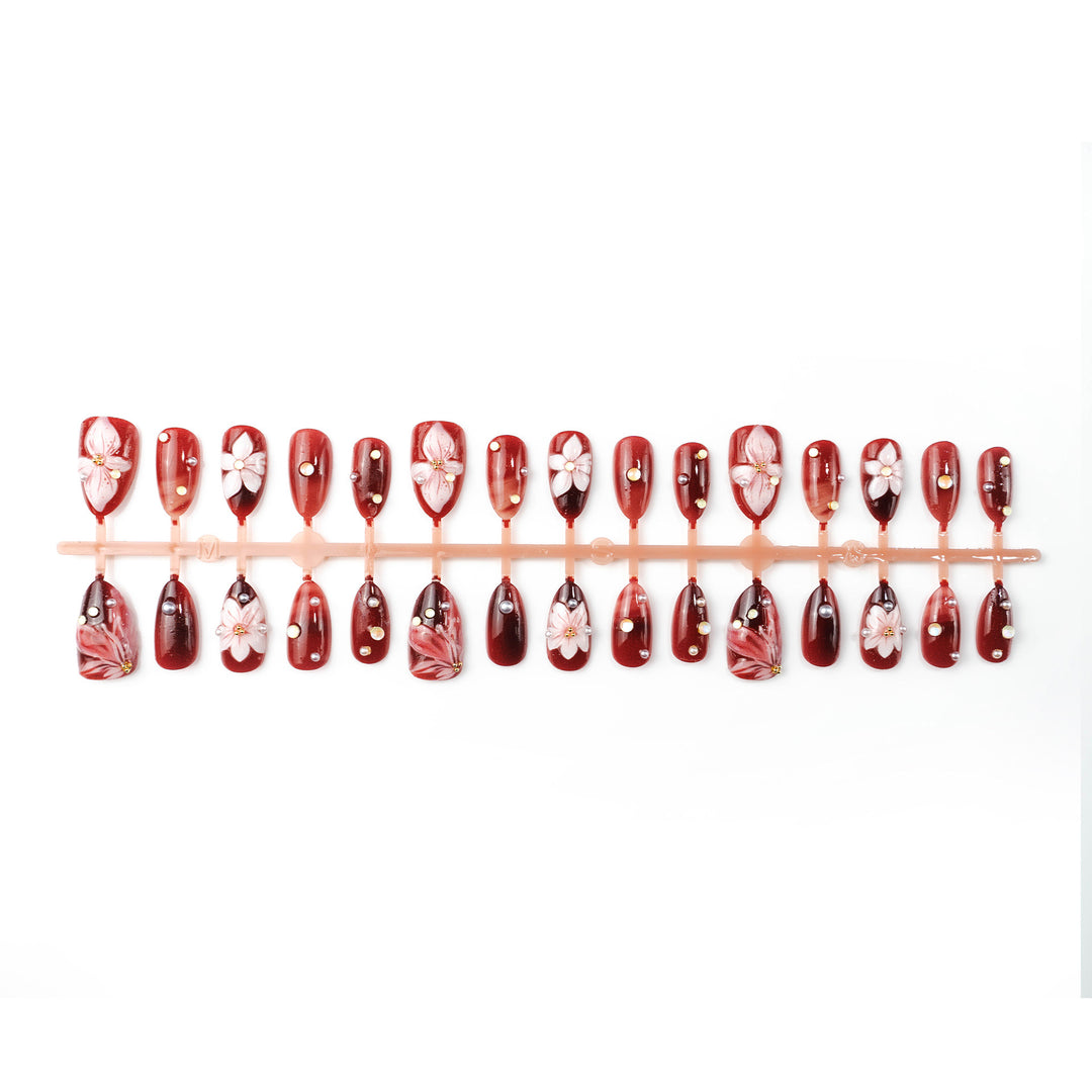 Elegant artificial nails with floral accents Kalsten