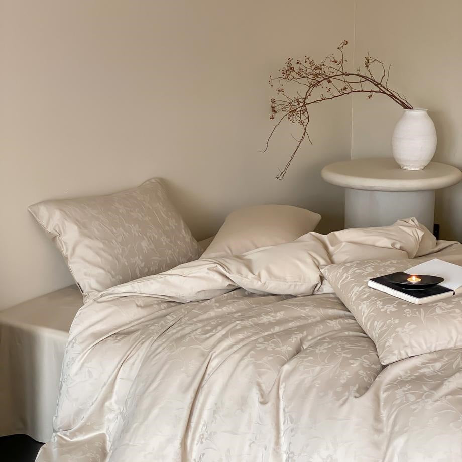 Premium duvet cover set made of breathable cotton satin with concealed zipper
