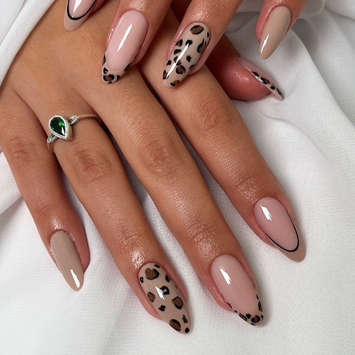 Nail art set with leopard pattern and glitter embellishments Kalsten