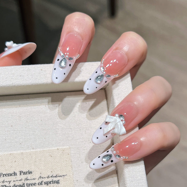 Elegant Press-On Nail Art Kalsten