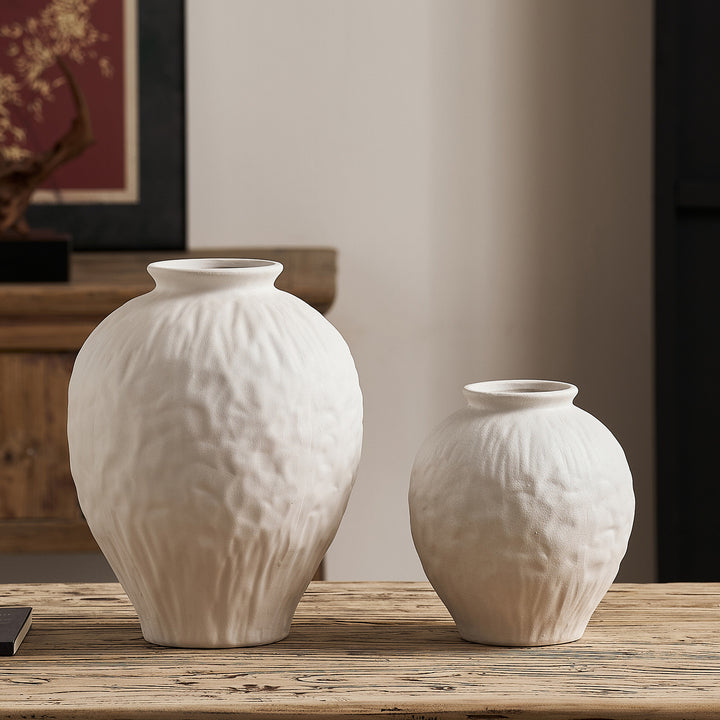 Elegant ceramic vase with texture Kalsten