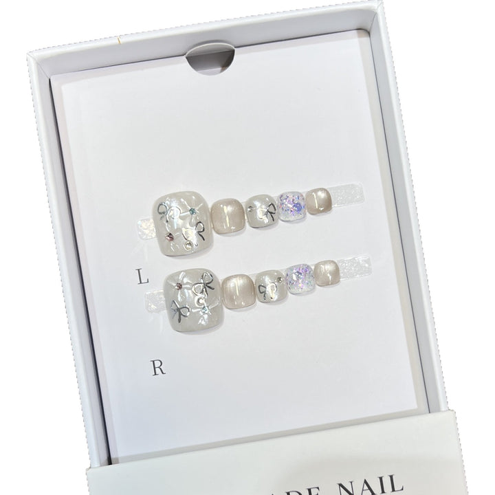 Artistic Press-On Nail Set with Glitter and Floral Design Kalsten