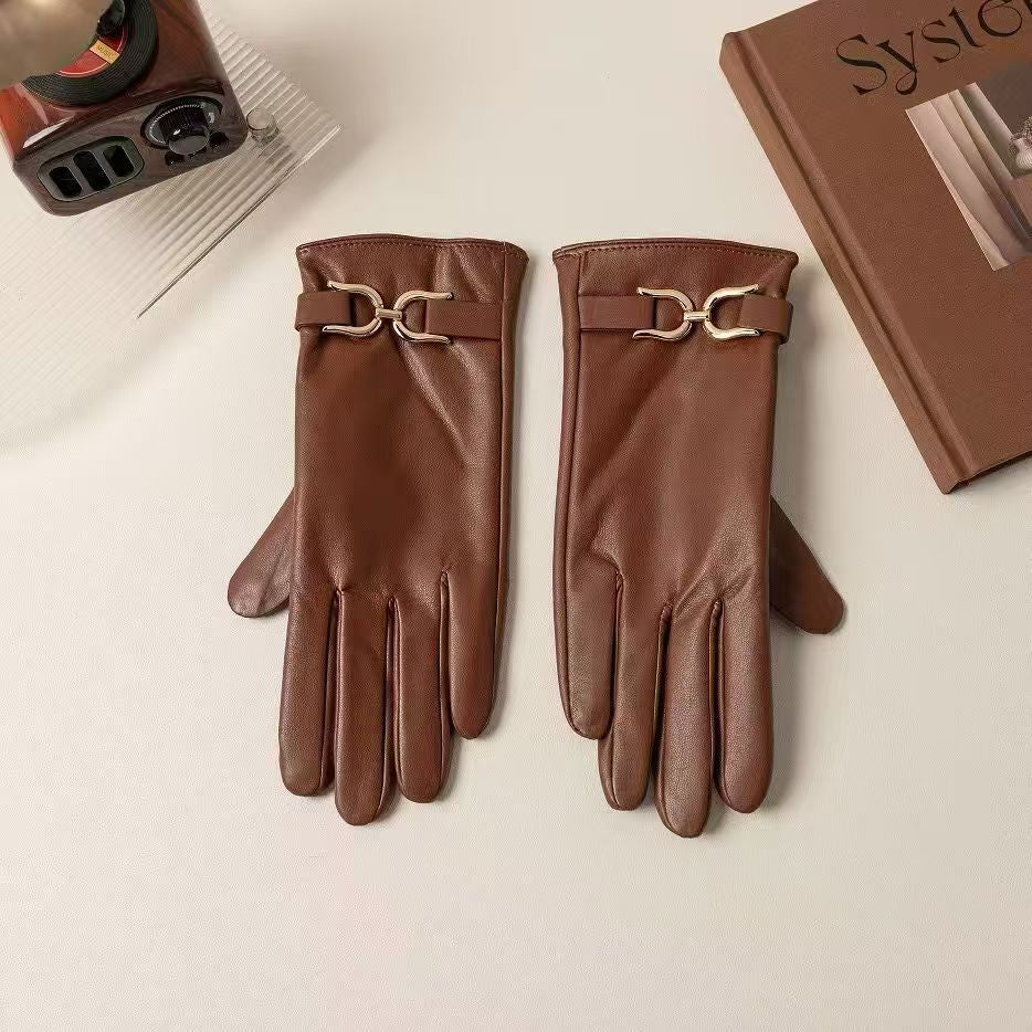 Elegant Leather Gloves with Chain Detail Kalsten