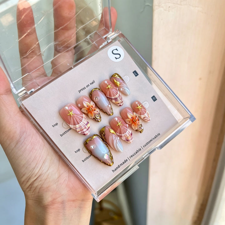 Artistic Press-On Nail Set with Customizable Floral and Gold Accents