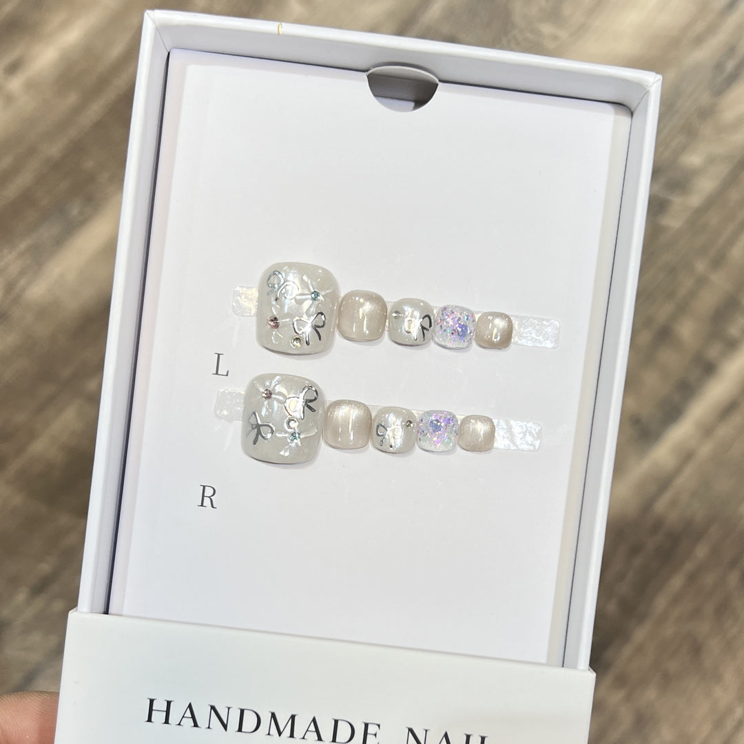 Artistic Press-On Nail Set with Glitter and Floral Design Kalsten