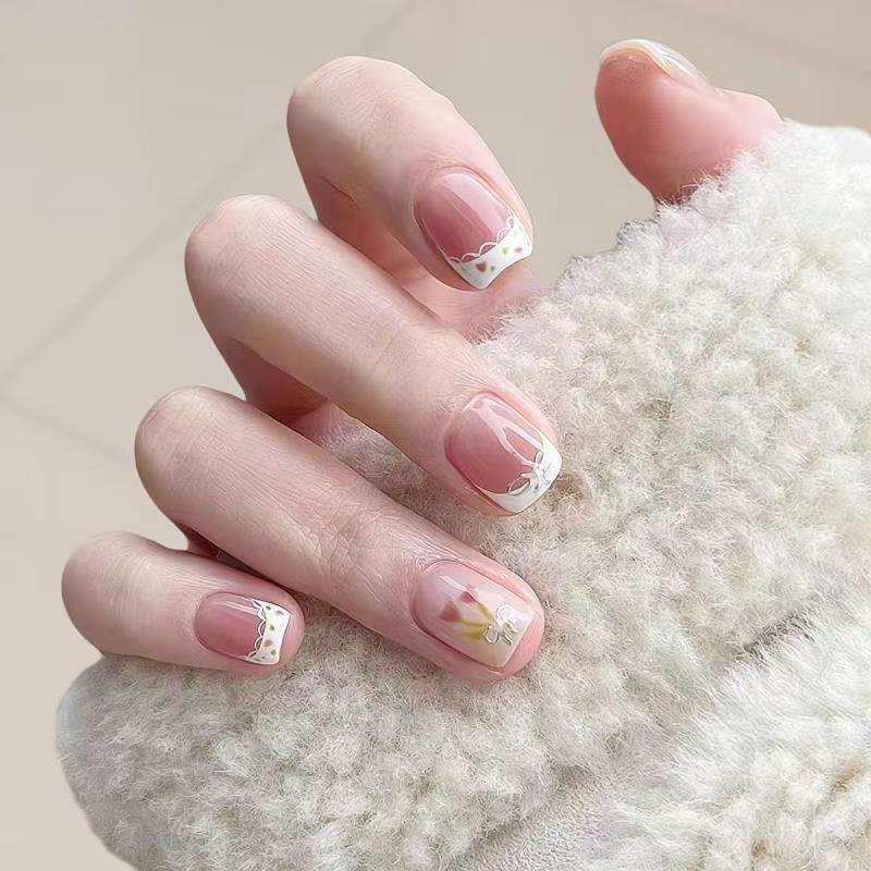 Floral-Themed Press-On Nail Set Kalsten