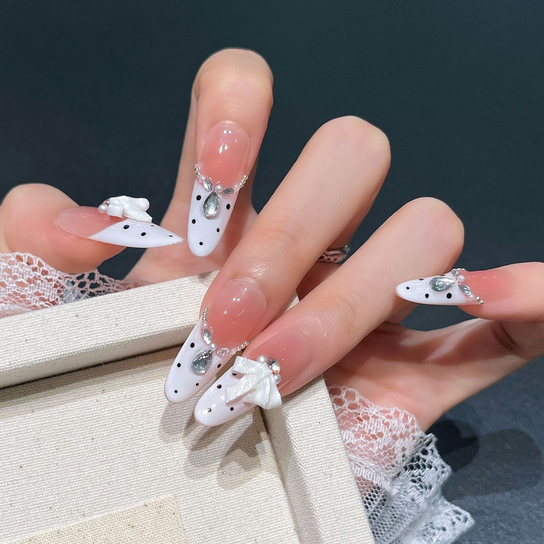 Elegant Press-On Nail Art Kalsten