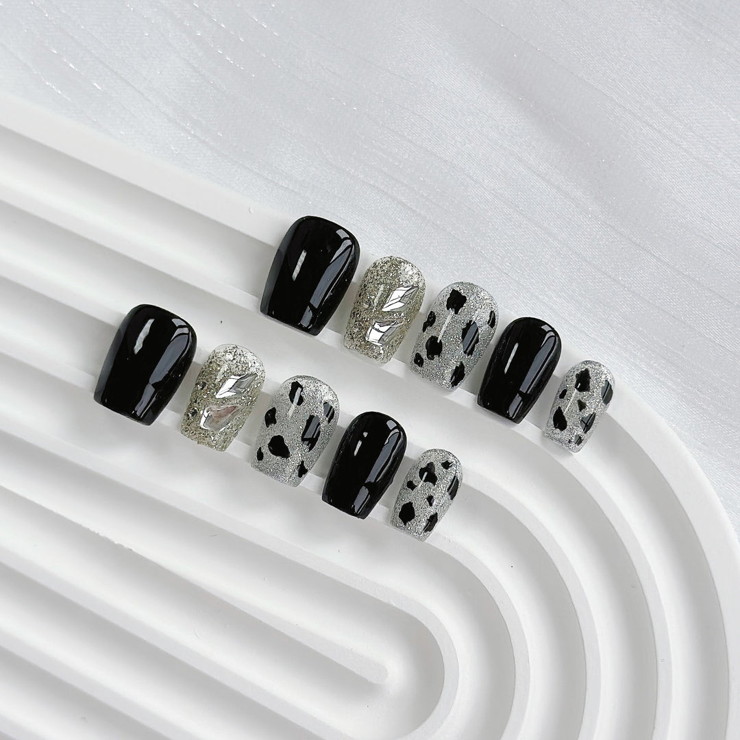 Chic Press-On Nail Art Set with Metallic Accent Designs