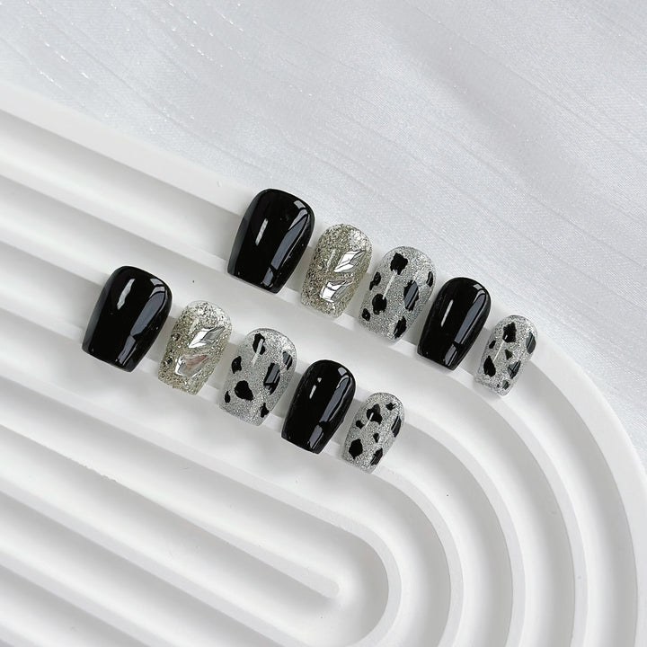 Chic Press-On Nail Art Set with Metallic Accent Designs