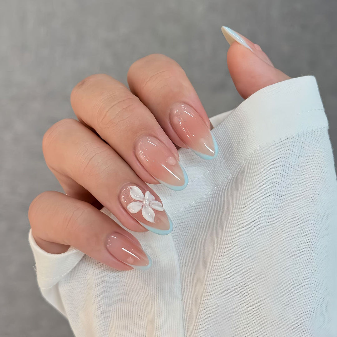 Artificial nails with elegant floral accents Kalsten