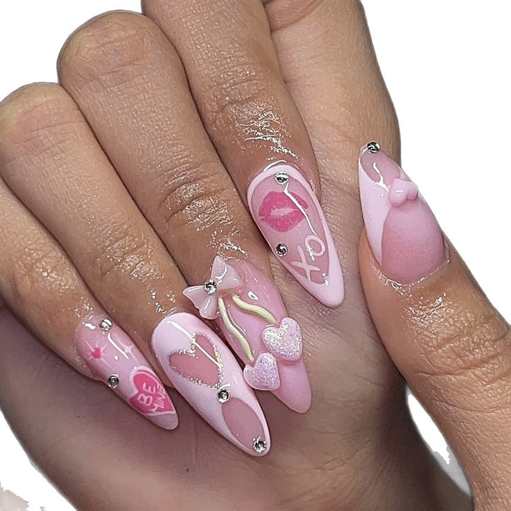 Artificial nail set with playful heart and lip motifs Kalsten