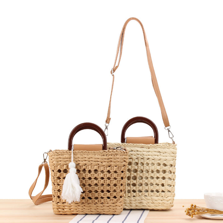Designer handbag with stylish wooden handle and practical detachable shoulder strap Kalsten