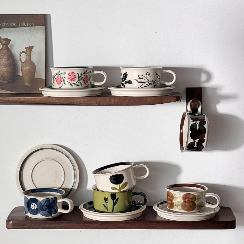 Ceramic cup set with saucer and modern floral print