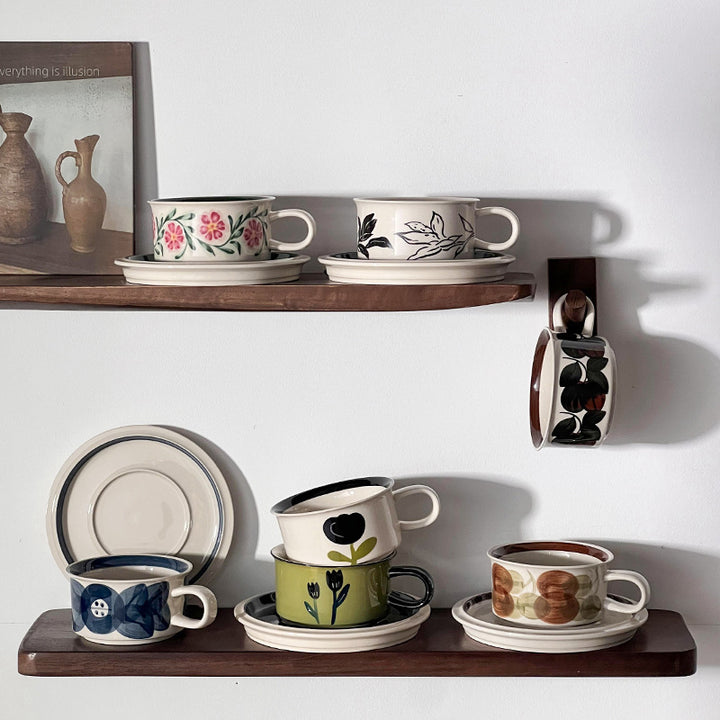 Ceramic cup set with saucer and modern floral print