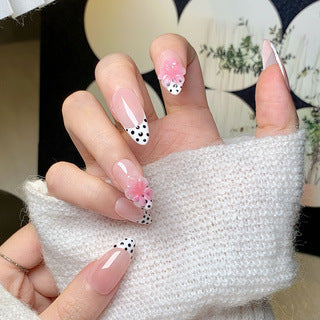 Artificial nails with floral accent and elegant tip Kalsten