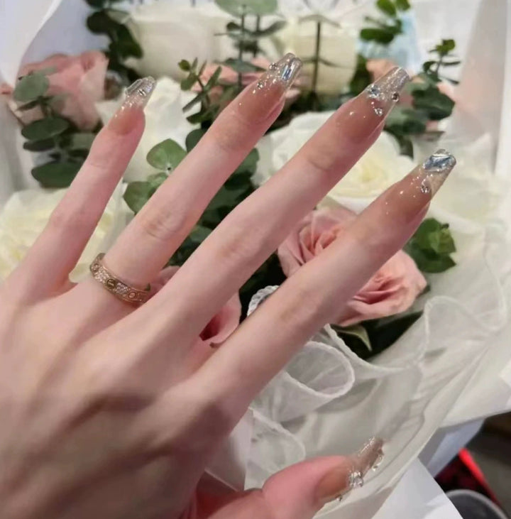Elegant nail design with pearl embellishment Kalsten