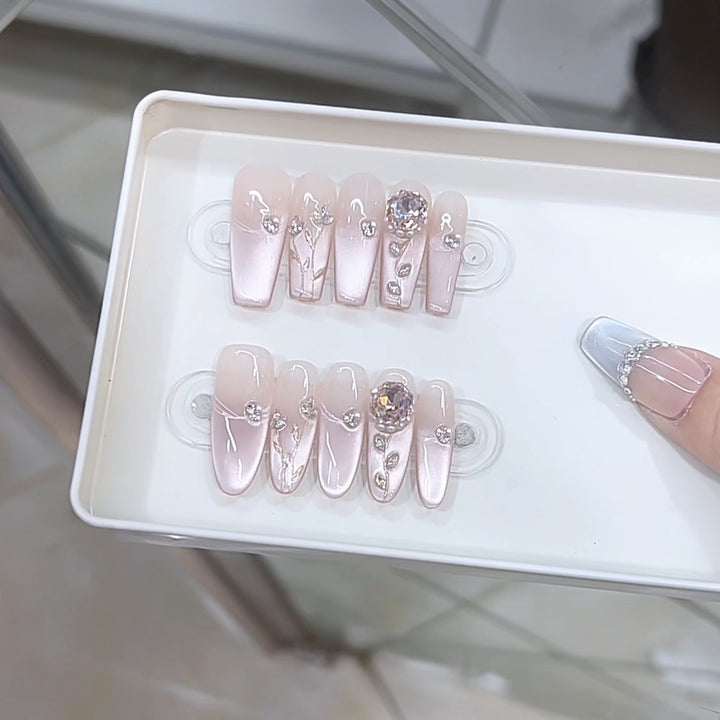 Elegant Decorative Press-On Nail Design Kalsten