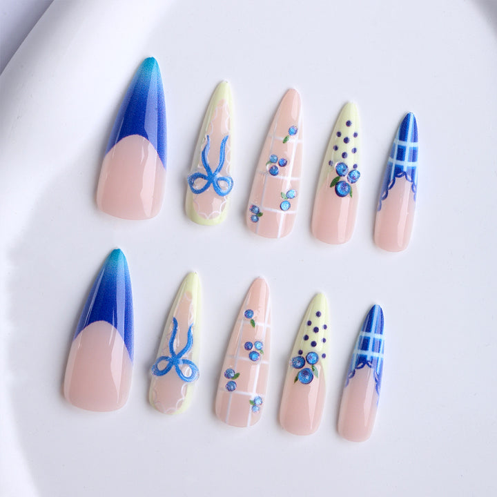 Artificial nails with playful design and elegant accents Kalsten