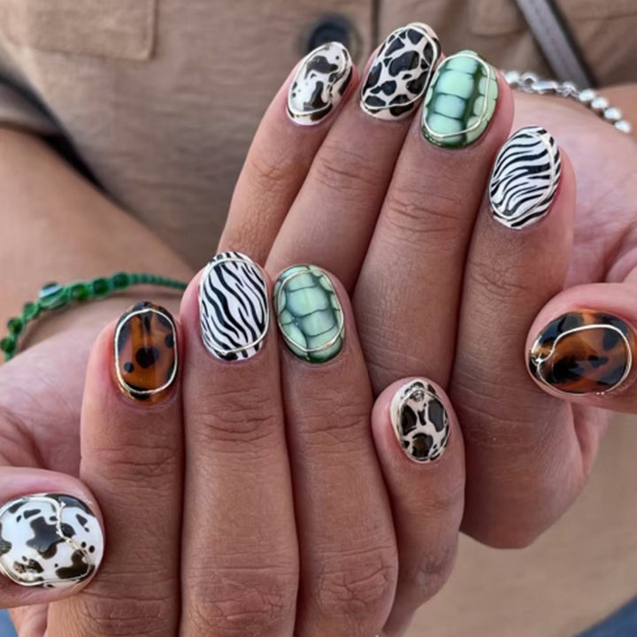 Nail art set with trendy animal patterns Kalsten