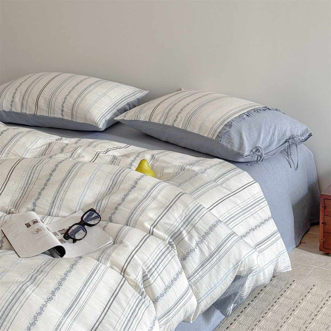 Striped bedding set made of washed linen-cotton mix with fine ribbon embroidery and tie band pillow