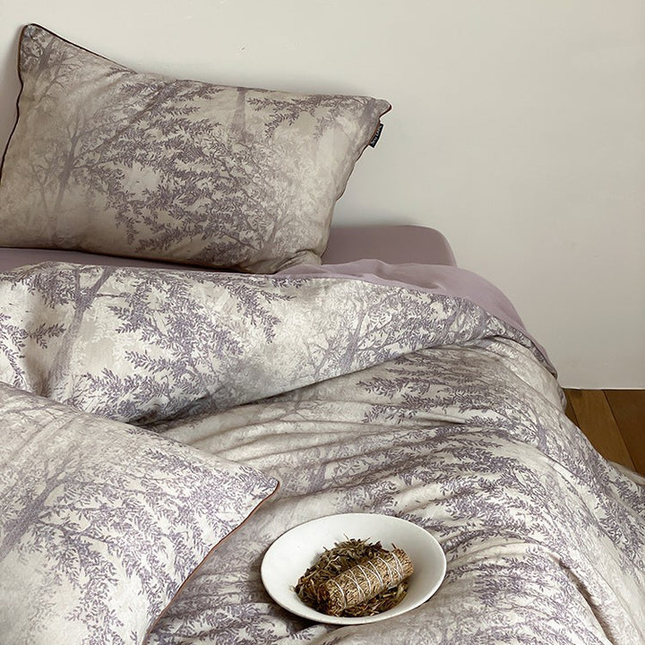 Bed linen set made of cotton satin with delicate branch and leaf print