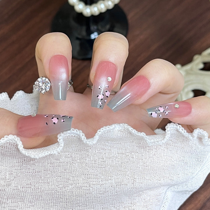 Artistic Nail Design with Elegant Floral Accents Kalsten