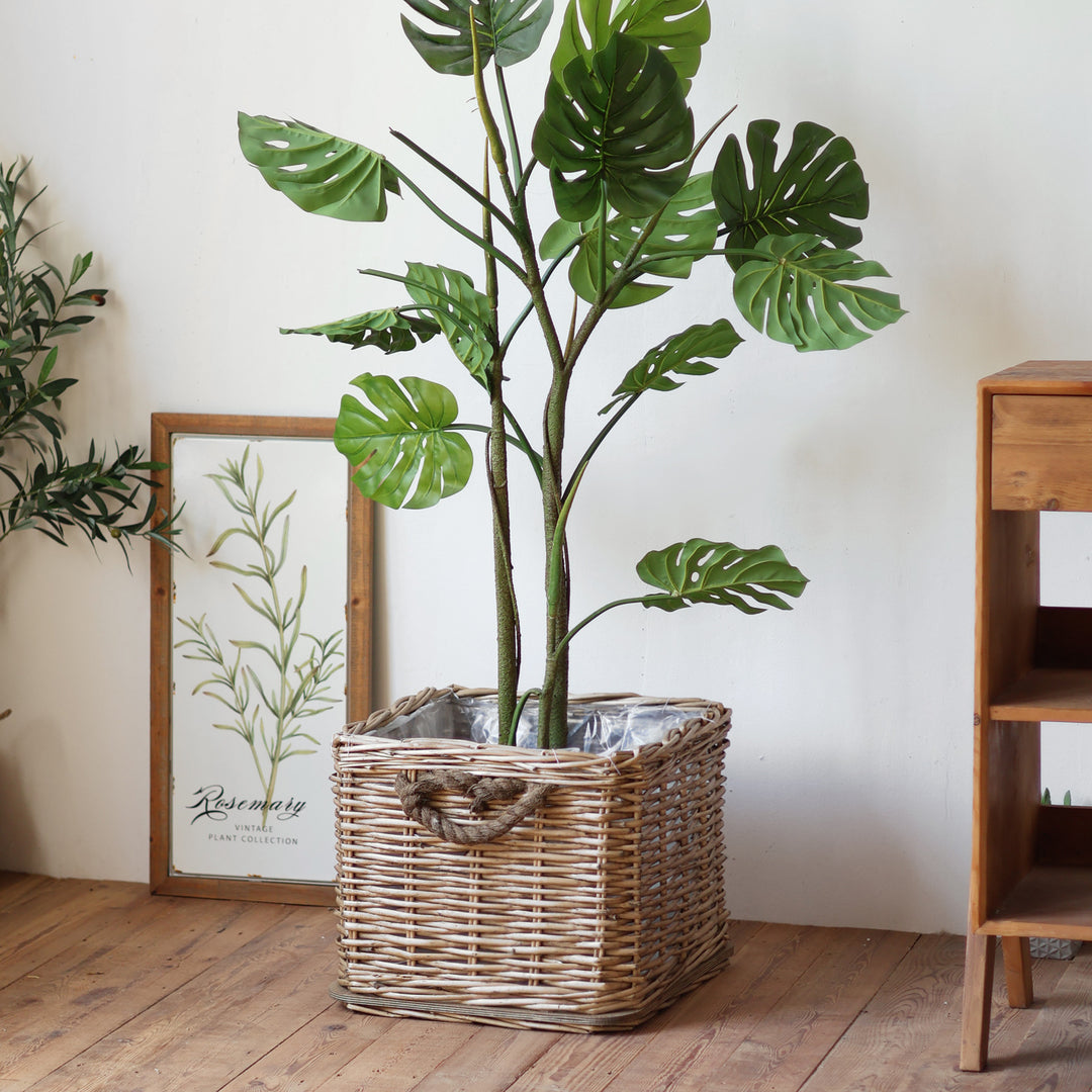 Storage basket with handcrafted details Kalsten
