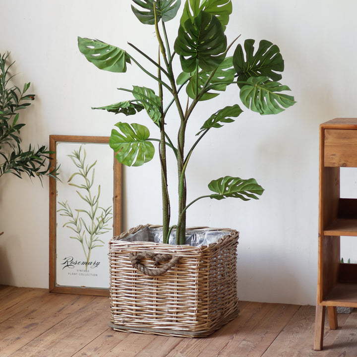 Storage basket with handcrafted details Kalsten