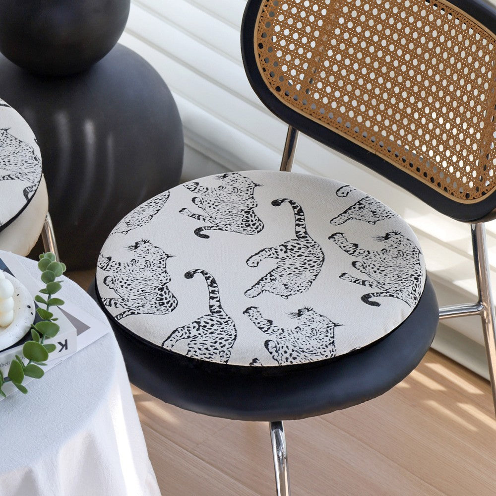Round seat cushion with decorative animal print and non-slip underside Kalsten