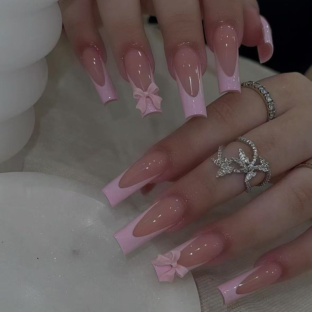 Artificial nail set with elegant tips and playful 3D design Kalsten