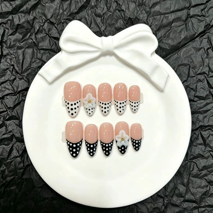 Creative Decorative Press-On Nail Set