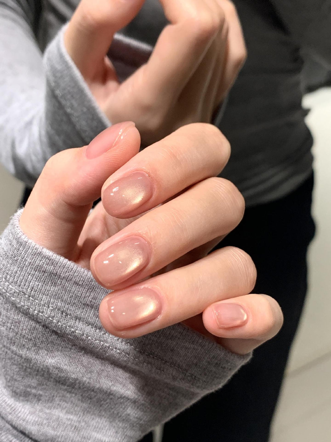 Shiny artificial nails with natural effect Kalsten