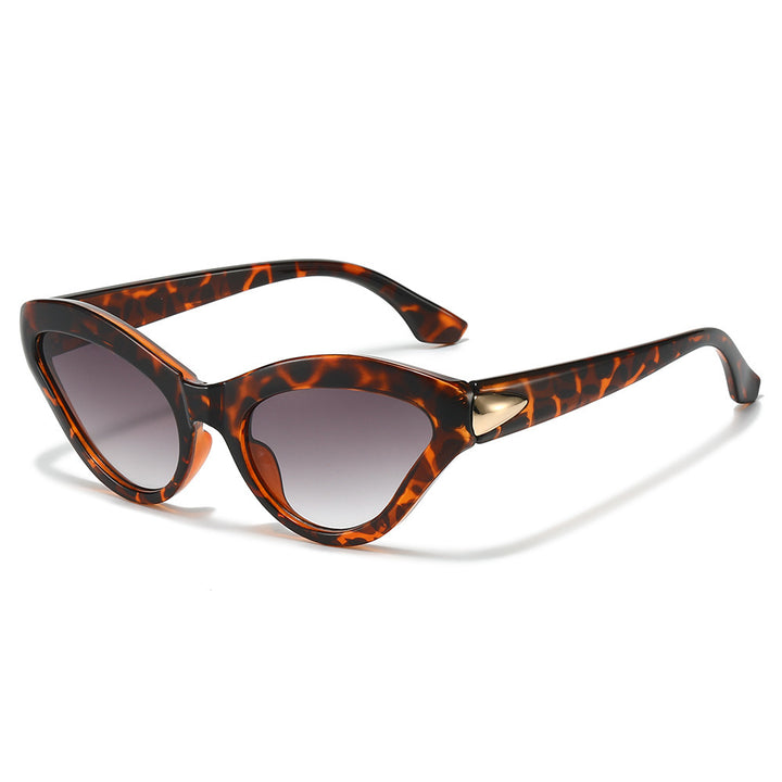 Vintage Cat-Eye Sunglasses with Luxurious Detailing Kalsten