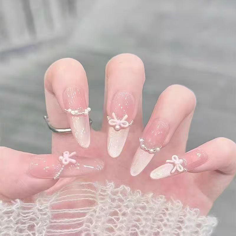 Elegant Nail Art Kalsten