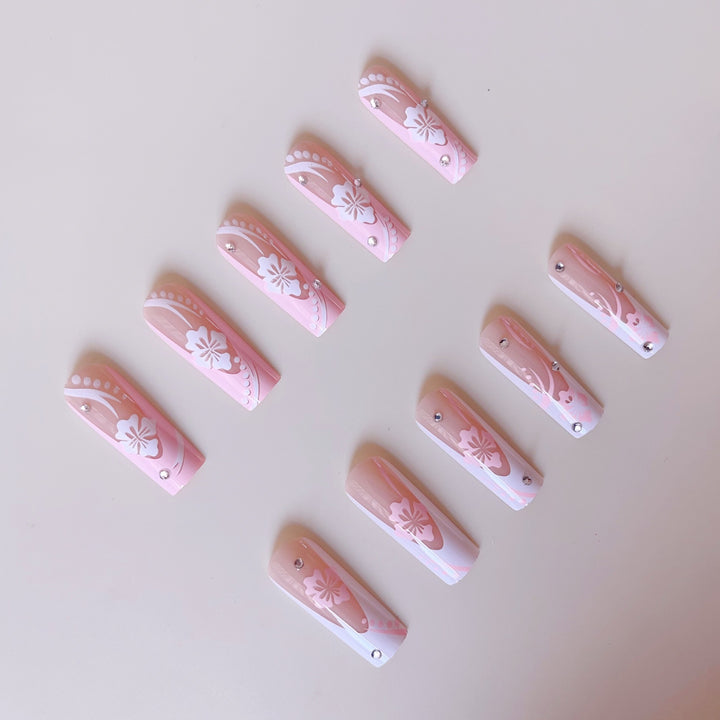 Art nail set with elegant flower design and crystal embellishments Kalsten